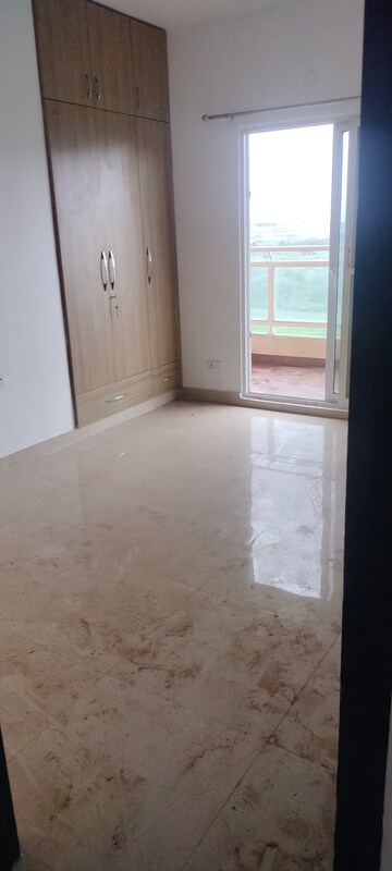 3 BHK Apartment For Rent in Mahagun Moderne, Sector 78