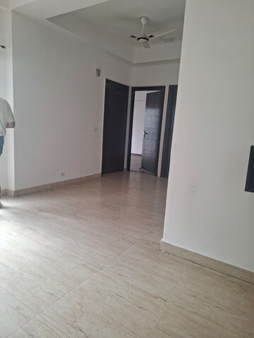 Furnished Amenities in 3 BHK Apartment at Amrapali Crystal Homes, Sector 76 – for Rent