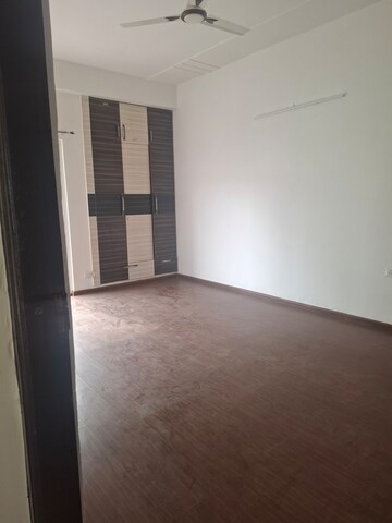 Furnished Amenities in 3 BHK Apartment at Amrapali Crystal Homes, Sector 76 – for Rent