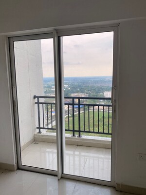 Room in 2 BHK Apartment at Merlin Elita Garden Vista Phase 2, New Town – for Sale