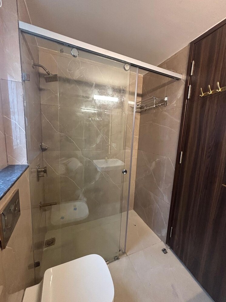 Bathroom, smart-world-orchard 3 Bedroom 1680 Sq.Ft. Apartment In Sector 61 Gurgaon 9141498