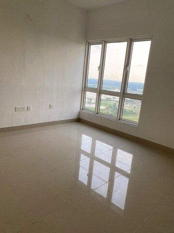 Room in 2 BHK Apartment at Merlin Elita Garden Vista Phase 2, New Town – for Sale