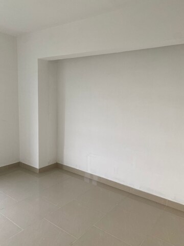 Room in 2 BHK Apartment at Merlin Elita Garden Vista Phase 2, New Town – for Sale