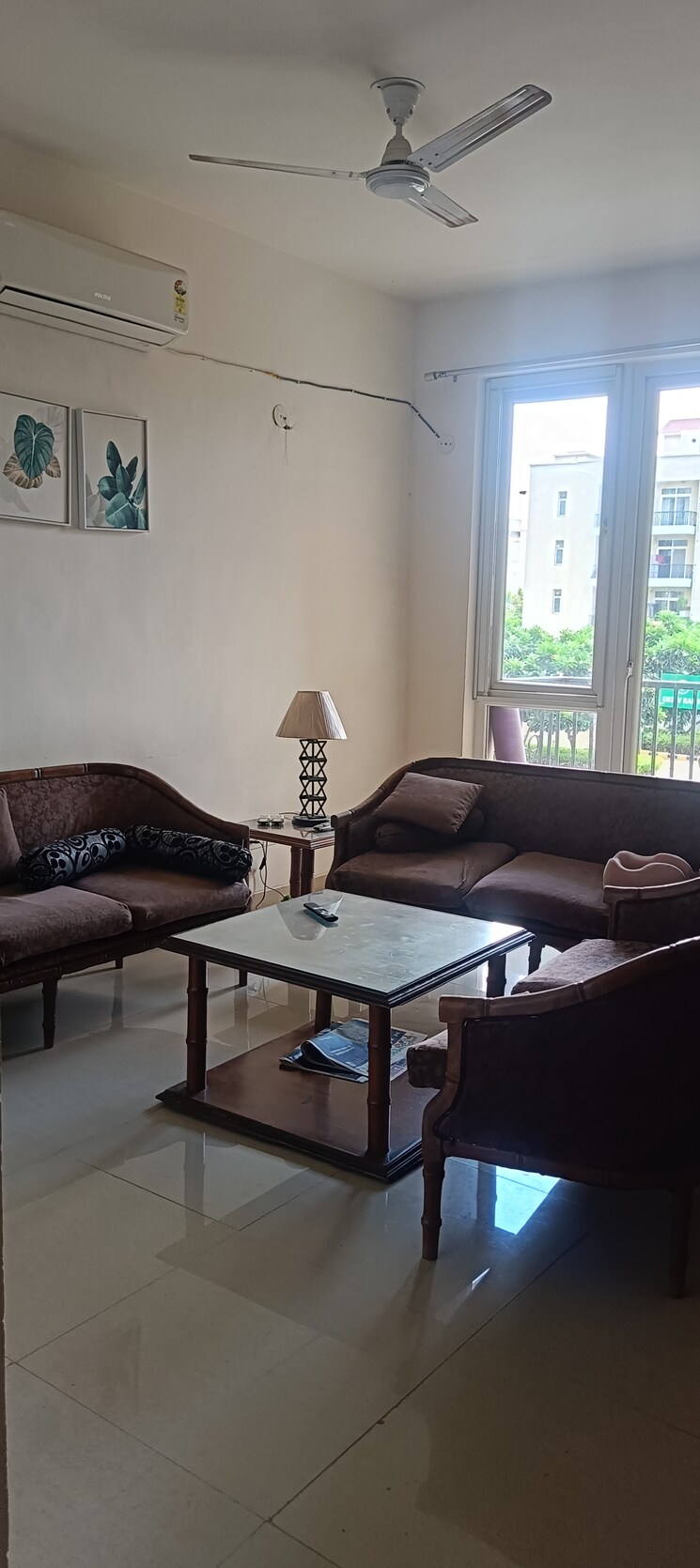 Living Room, emaar-emerald-estate 3.5 Bedroom 1375 Sq.Ft. Apartment In Sector 65 Gurgaon 9141546