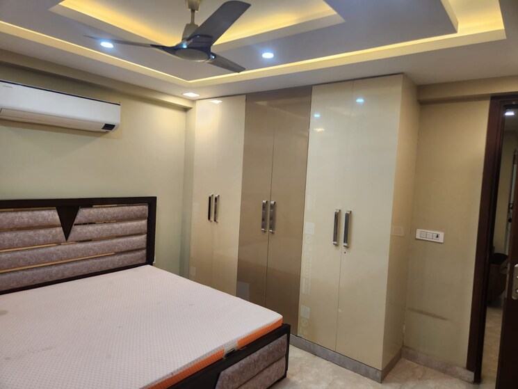 Room, dlf phase i 3 Bedroom 200 Sq.Yd. Builder Floor In Dlf Phase I Gurgaon 9141571