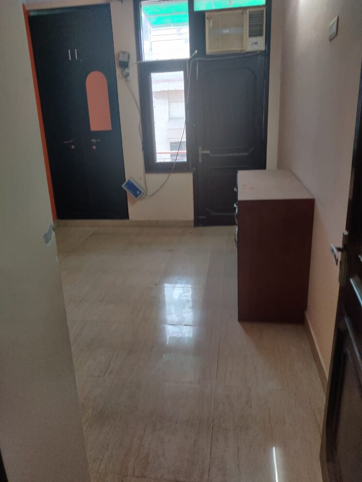 Room, hauz khas 2 Bedroom 120 Sq.Yd. Apartment In Hauz Khas Delhi 9141595