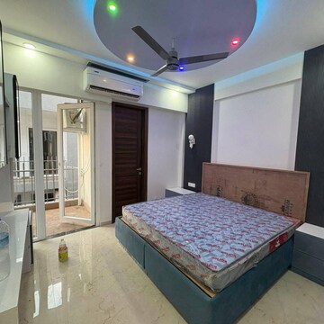 Bedroom in 2.5 BHK Builder Floor at Smart World Gems, Sector 89 – for Sale