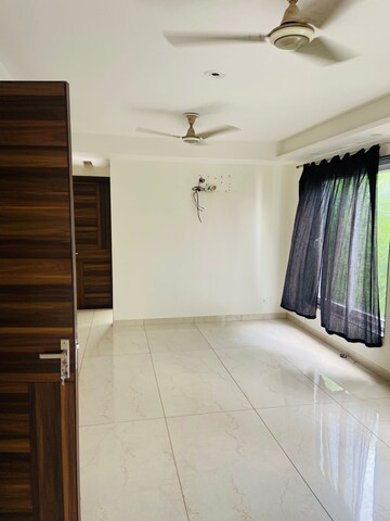 Bathroom in 3 BHK Builder Floor at Vipul World Plots, Sector 48 – for Rent