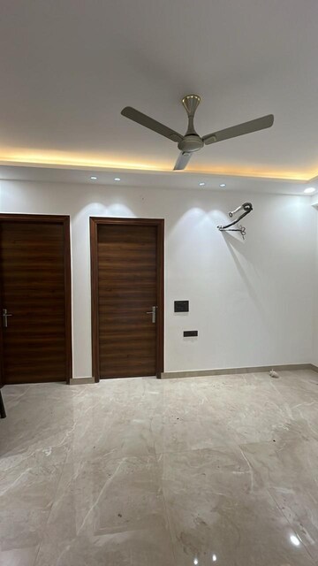 Room in 3 BHK Builder Floor at M3M Atrium, Sector 57 – for Rent