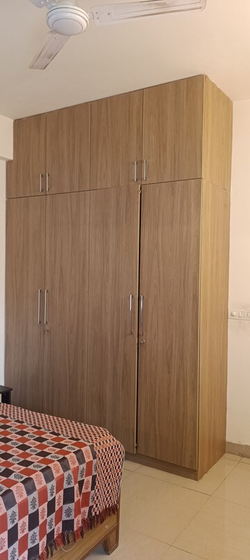 Furnished Amenities in 3 BHK Apartment at Emaar Emerald Estate, Sector 65 – for Rent