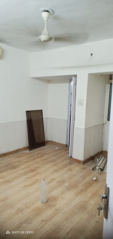 Room in 3 BHK Apartment at DDA Rosewood Apartments, Vasant Kunj – for Rent