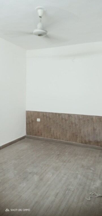 Room in 3 BHK Apartment at DDA Rosewood Apartments, Vasant Kunj – for Rent