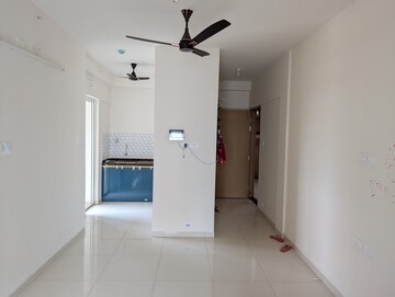 Room in 2 BHK Apartment at Godrej Green Vistas, Mahalunge – for Rent