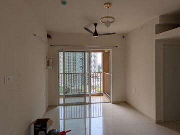 Room in 2 BHK Apartment at Godrej Green Vistas, Mahalunge – for Rent
