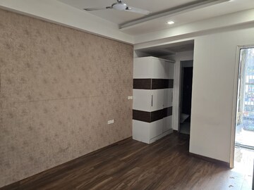 Room in 3 BHK Apartment at Niti Khand I – for Rent