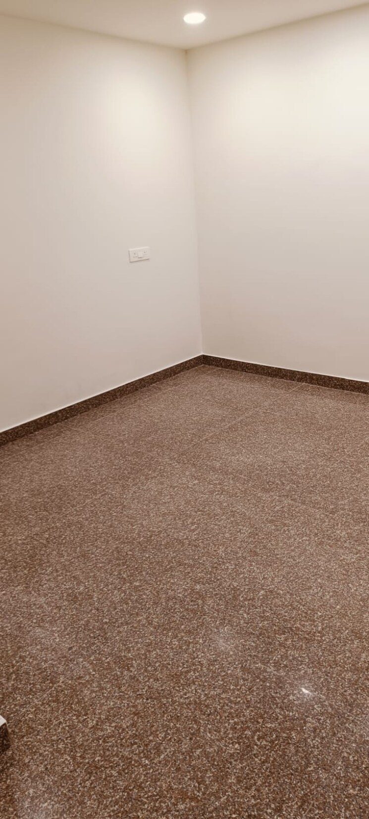 Room, lajpat nagar ii Commercial Office Space 905 Sq.Ft. In Lajpat Nagar ii Delhi 9142084