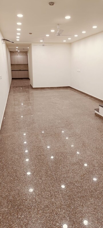 Room in  Office Space at Lajpat Nagar ii – for Rent