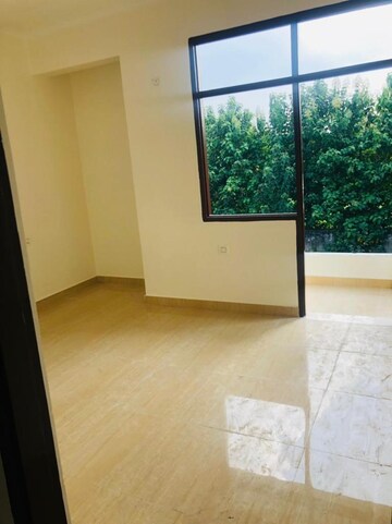 Room in 3 BHK Builder Floor at Priyadarshini Vihar – for Rent