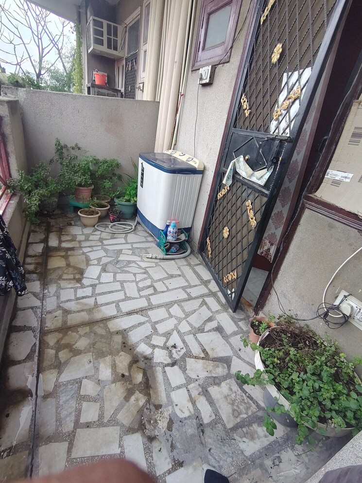 Balcony, vaishali sector 5 1 Bedroom 550 Sq.Ft. Builder Floor In Vaishali Sector 5 Ghaziabad 9142168