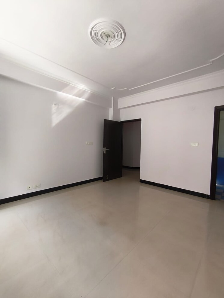 Room, sector 21d 3 Bedroom 1900 Sq.Ft. Apartment In Sector 21d Faridabad 9142232