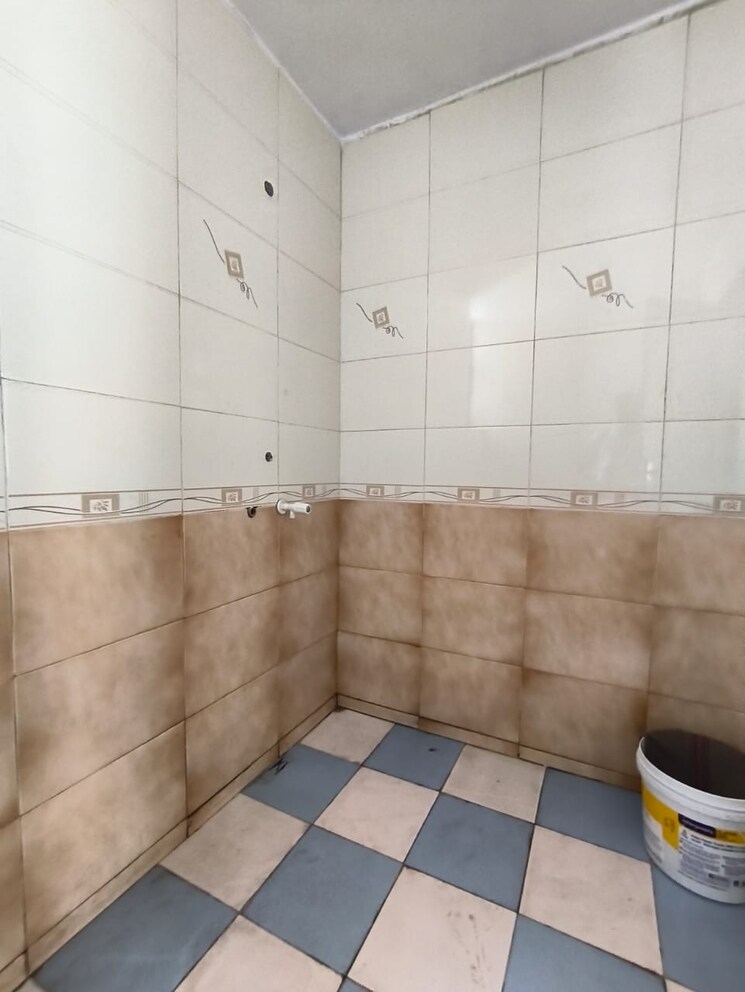 Bathroom, sector 21d 3 Bedroom 1900 Sq.Ft. Apartment In Sector 21d Faridabad 9142232