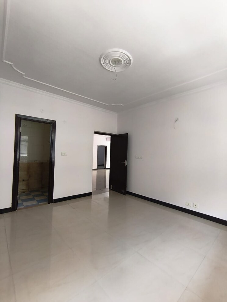 Room, sector 21d 3 Bedroom 1900 Sq.Ft. Apartment In Sector 21d Faridabad 9142232