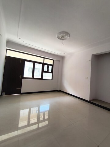 Room in 3 BHK Apartment at Sector 21d – for Sale