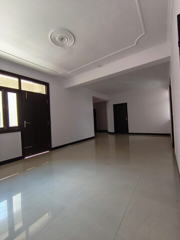 Room in 3 BHK Apartment at Sector 21d – for Sale