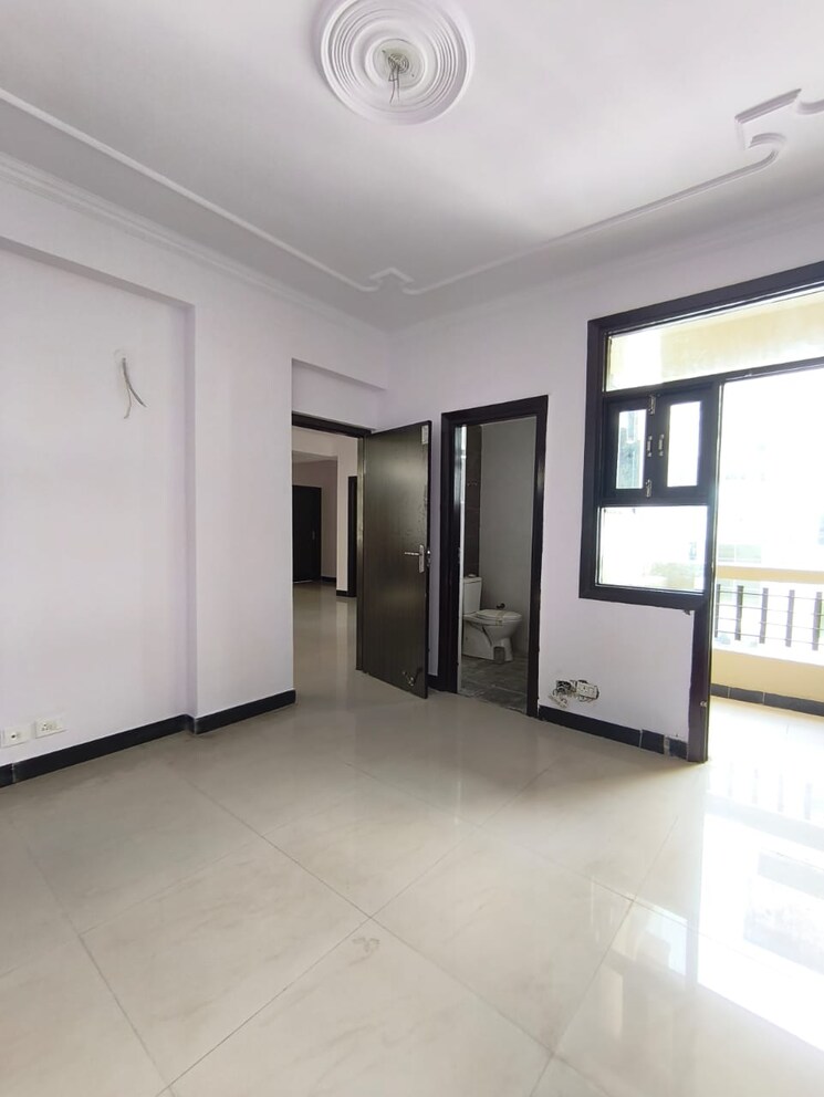 Room, sector 21d 3 Bedroom 1900 Sq.Ft. Apartment In Sector 21d Faridabad 9142232
