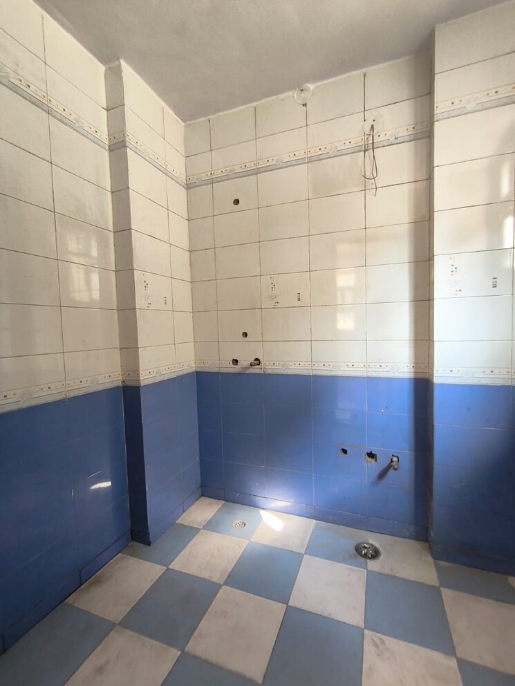 Bathroom, sector 21d 3 Bedroom 1900 Sq.Ft. Apartment In Sector 21d Faridabad 9142232