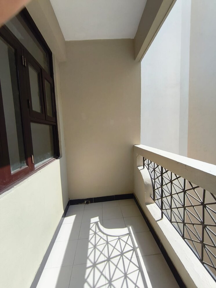 Balcony, sector 21d 3 Bedroom 1900 Sq.Ft. Apartment In Sector 21d Faridabad 9142232