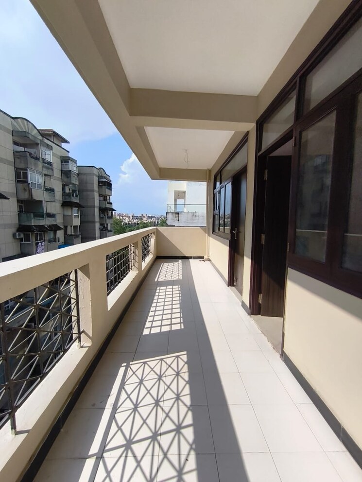 Balcony, sector 21d 3 Bedroom 1900 Sq.Ft. Apartment In Sector 21d Faridabad 9142232