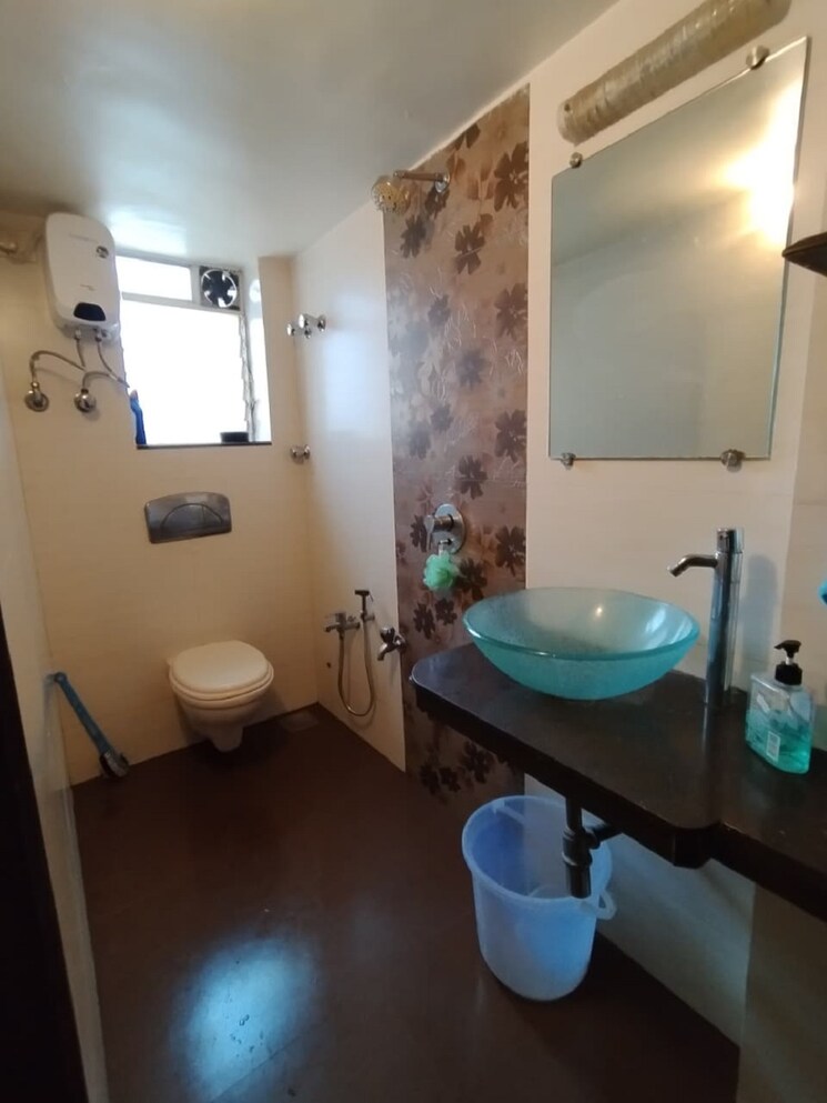 Bathroom, khar west 2 Bedroom 750 Sq.Ft. Apartment In Khar West Mumbai 9142288