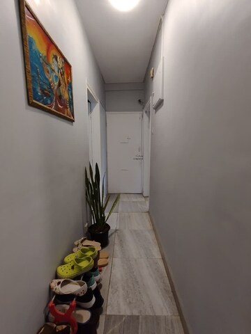 Room in 2 BHK Apartment at Khar West – for Rent