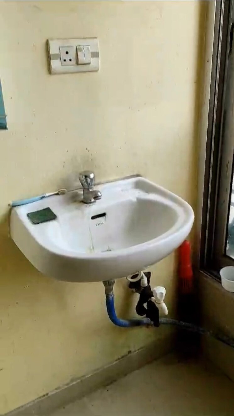 Bathroom, rajarhat road 2 Bedroom 900 Sq.Ft. Apartment In Rajarhat Road Kolkata 9142293