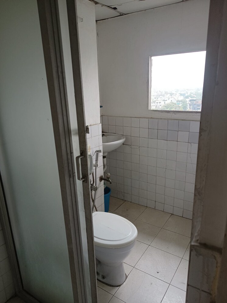 Bathroom, east of kailash 3 Bedroom 1140 Sq.Ft. Builder Floor In East Of Kailash Delhi 9142311