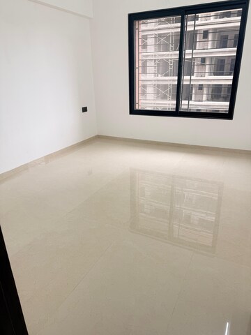 Room in 3 BHK Apartment at Unique Legacy Majestic, Mundhwa – for Rent