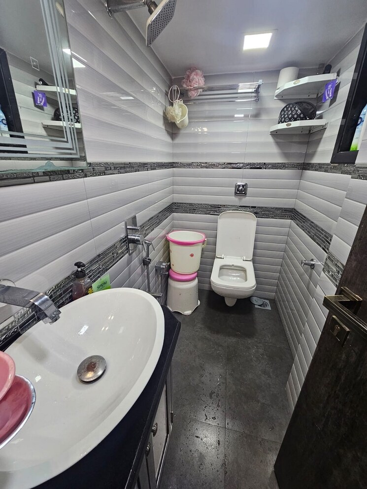 Bathroom, bandra west 2 Bedroom 750 Sq.Ft. Apartment In Bandra West Mumbai 9142319