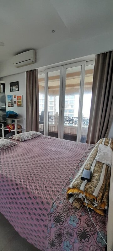 Bedroom in 4 BHK Apartment at Bandra West – for Rent