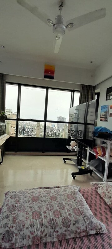 Bedroom in 4 BHK Apartment at Bandra West – for Rent