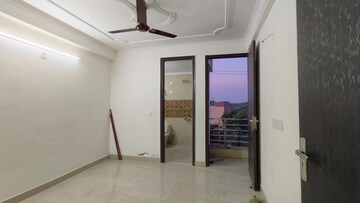 Room in 2 BHK Builder Floor at Saket – for Rent