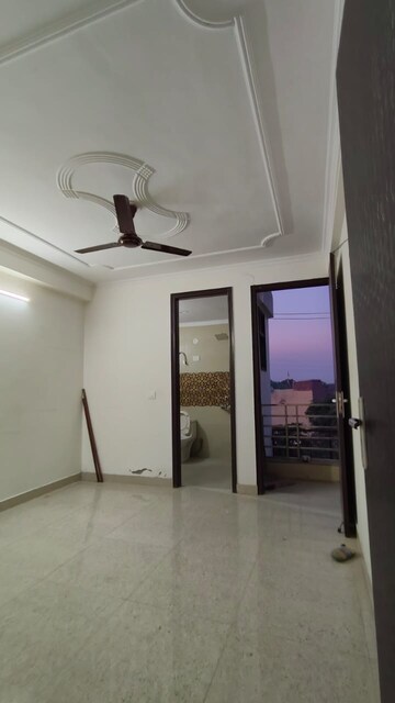 Room in 2 BHK Builder Floor at Saket – for Rent