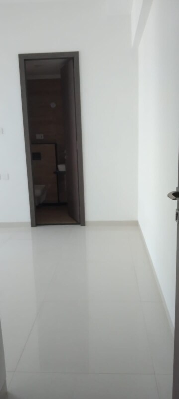 Room in 3 BHK Apartment at Gokul Accord, Kandivali East – for Sale