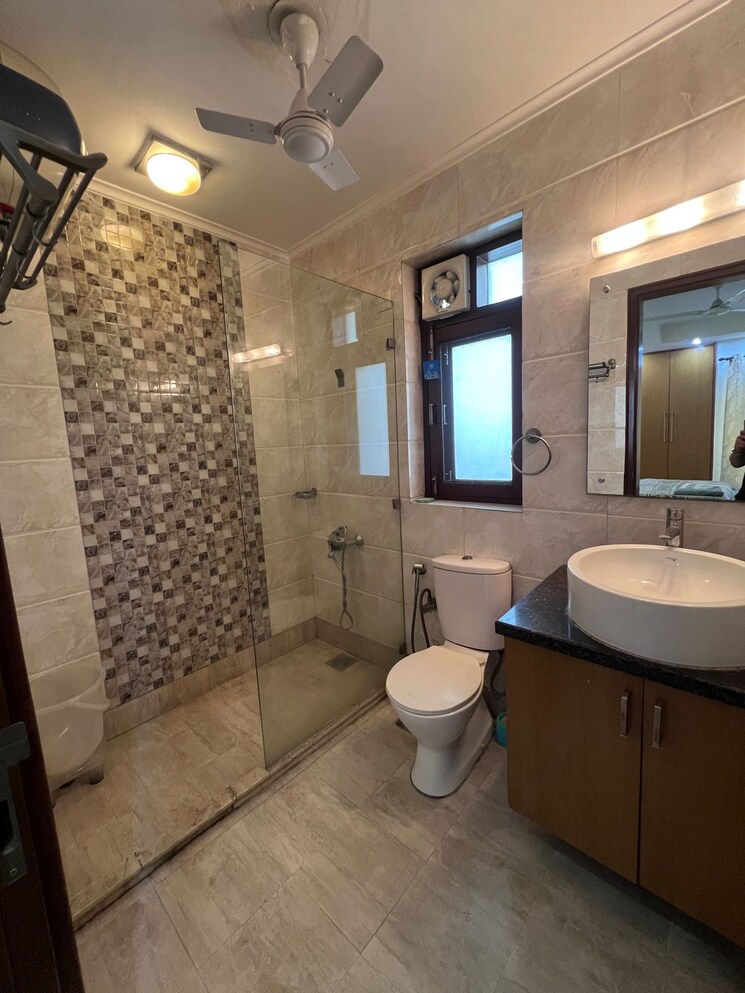Bathroom, greater kailash ii 3 Bedroom 2700 Sq.Ft. Builder Floor In Greater Kailash ii Delhi 9142481