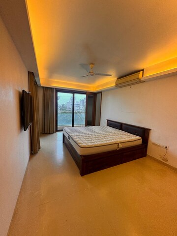 Bedroom in 3.5 BHK Apartment at Bandra West – for Rent