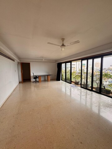 3.5 BHK Apartment For Rent in Bandra West