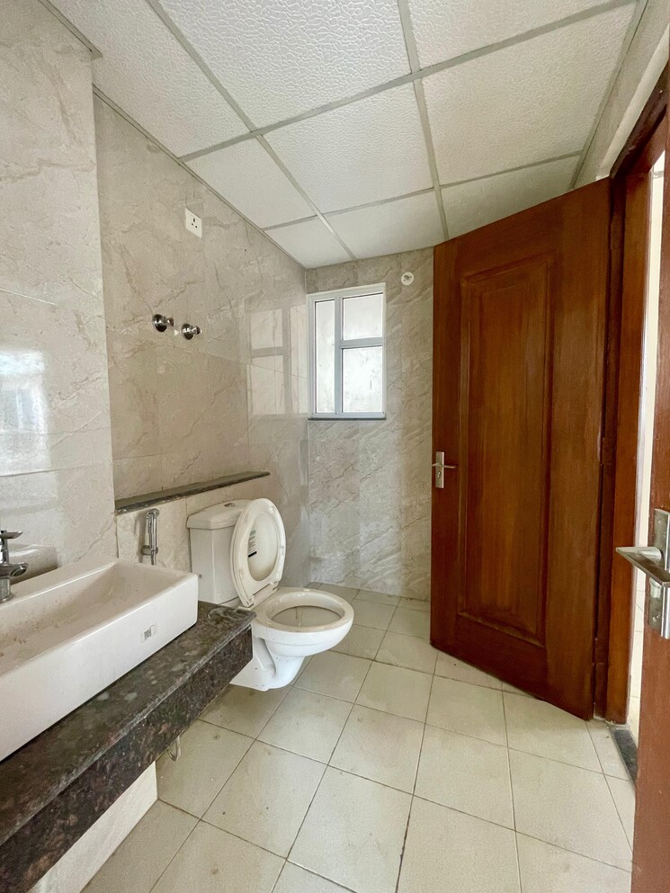 Bathroom, ambala highway 3 Bedroom 1790 Sq.Ft. Apartment In Ambala Highway Zirakpur 9142488