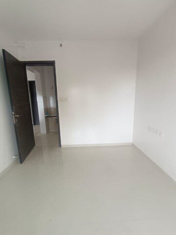 Room in 2.5 BHK Apartment at Empire Square, Chinchwad – for Rent