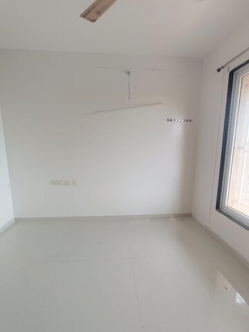 Room in 2.5 BHK Apartment at Empire Square, Chinchwad – for Rent