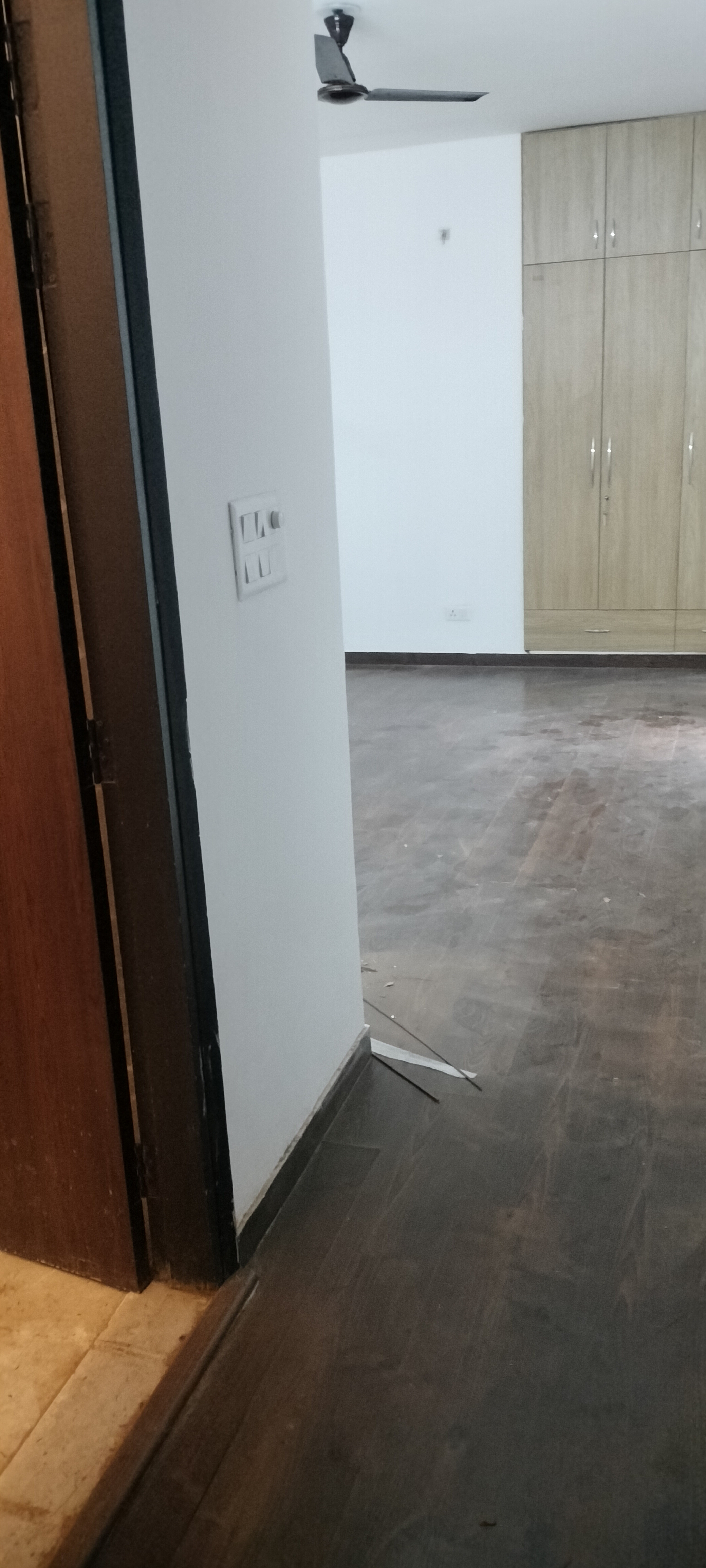 3 BHK + Servant Room 1700 Sq.Ft. Apartment in Amrapali Crystal Homes